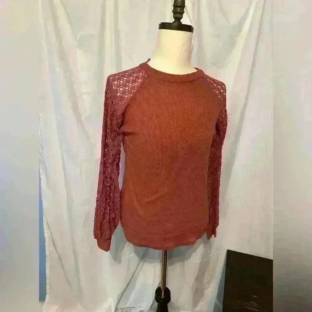 Miholl women’s lace sleeve top. Coral color. Size small. Zip up back.